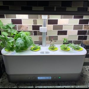 Brand new, unopened full Aerogarden Kit *retail value $270